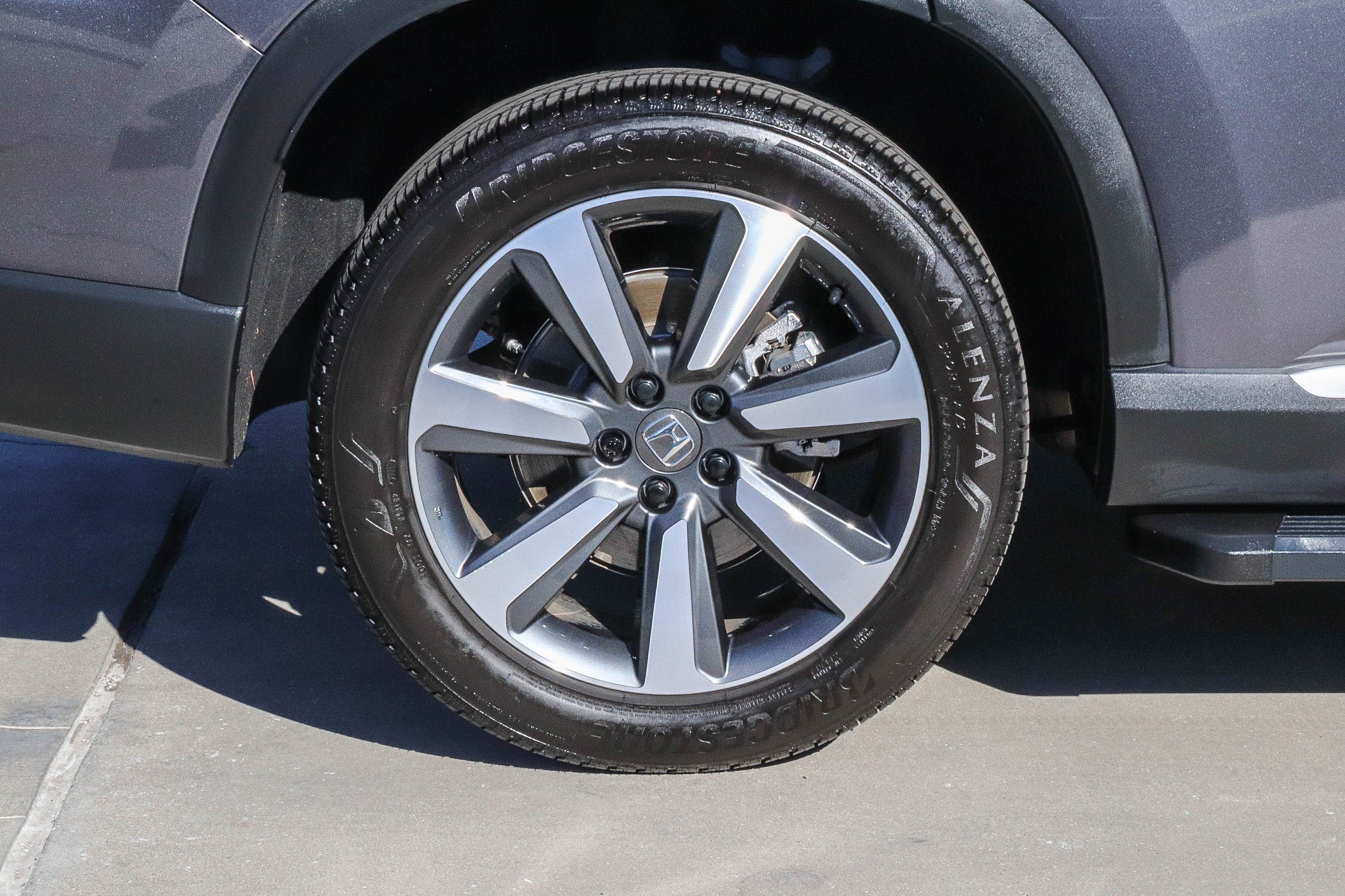 Used 2025 Modern Steel Metallic Honda Touring image 12