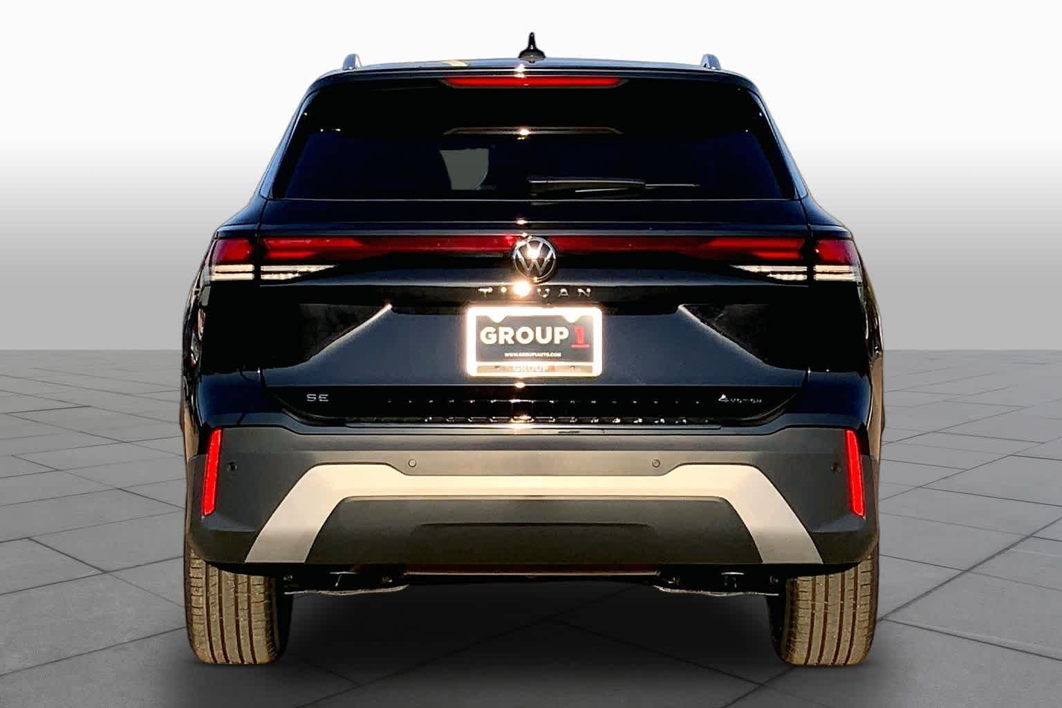 New 2026 Deep Black Pear Volkswagen SE image 4