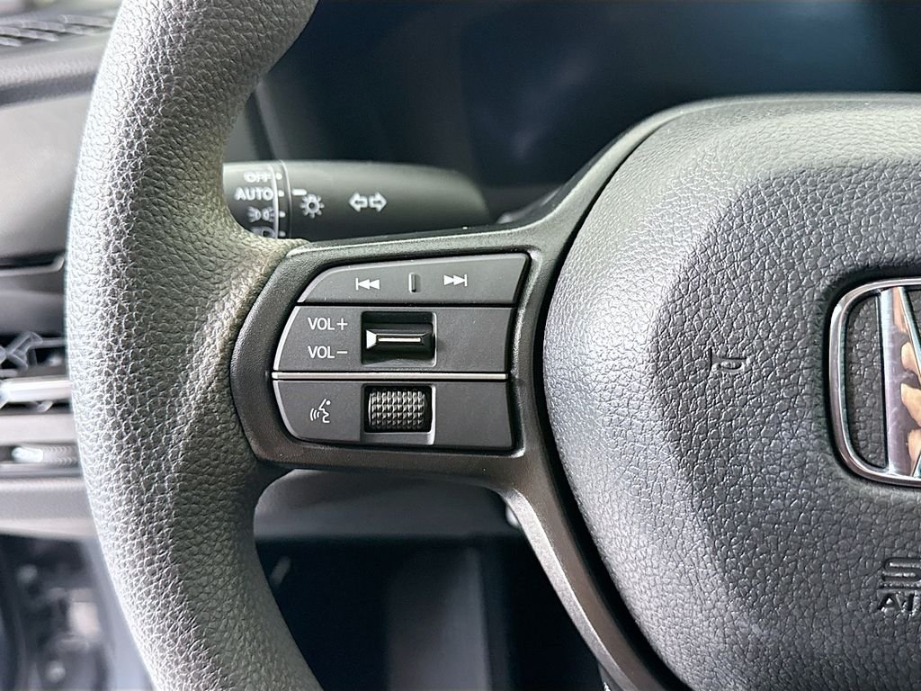 Certified Used 2025 Urban Gray Pearl Honda SE image 11