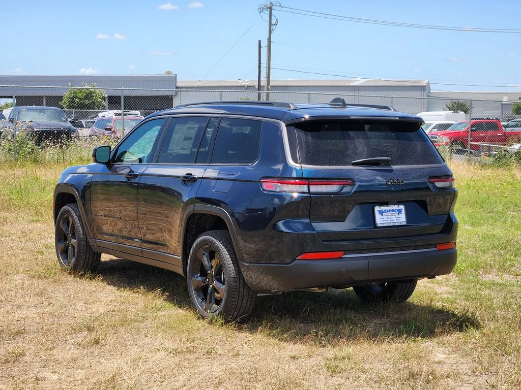 New 2026 Fathom Blue Pearl-Coat Exterior Paint Jeep Limited image 3