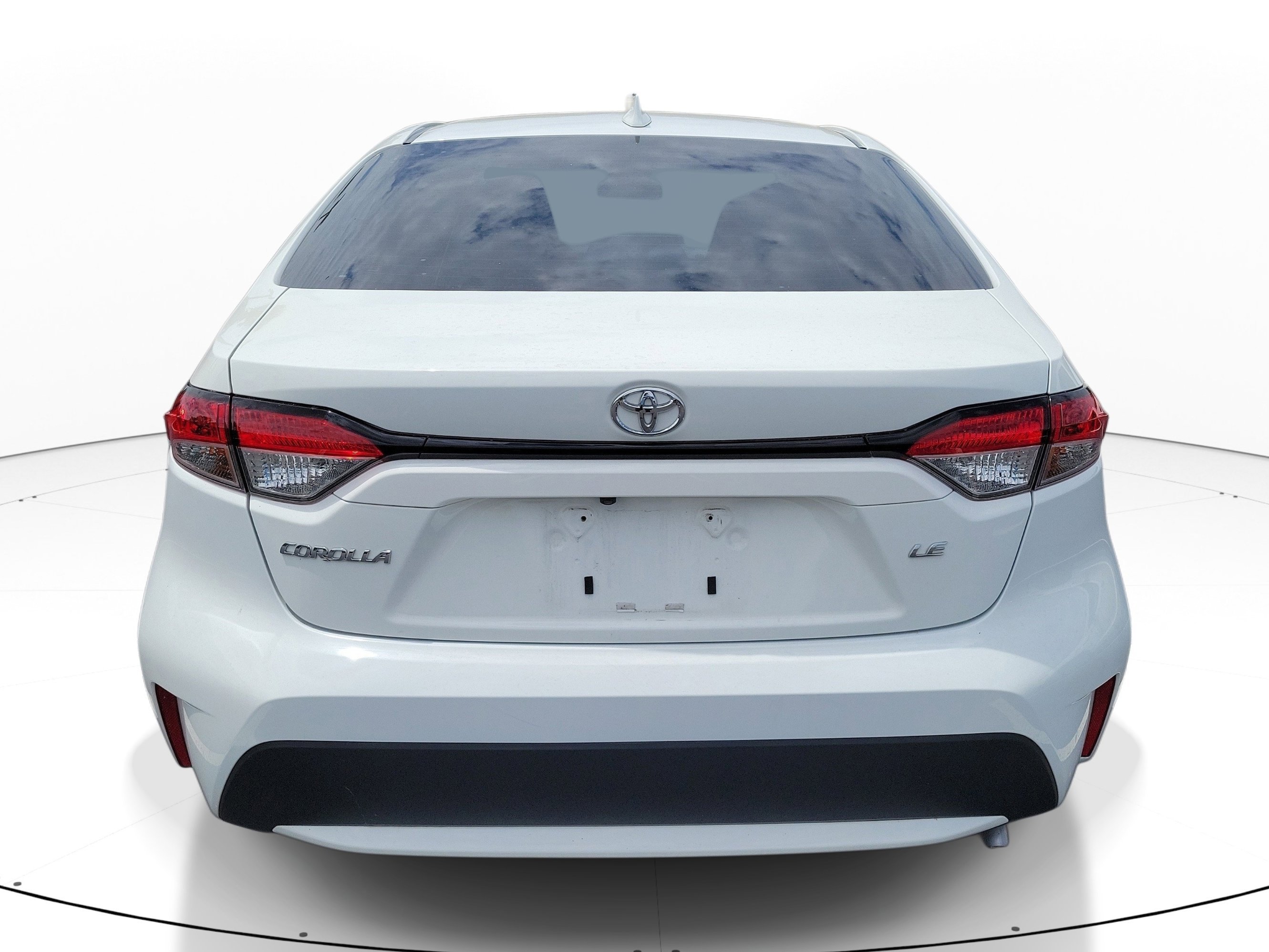Used 2020 Super White Toyota LE image 4