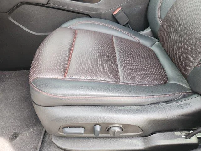 Used 2022 White Chevrolet RS Front-Wheel Drive image 23