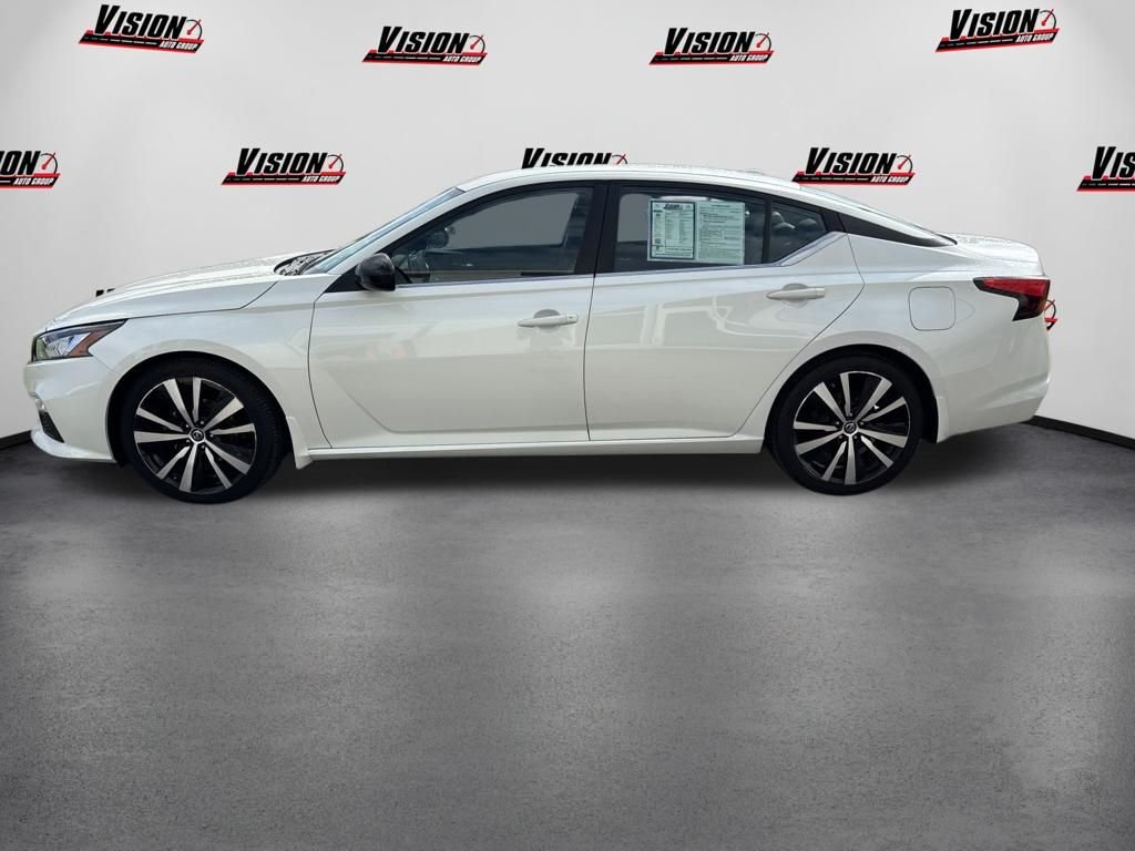 Used 2019 White Nissan 2.5 SR image 8