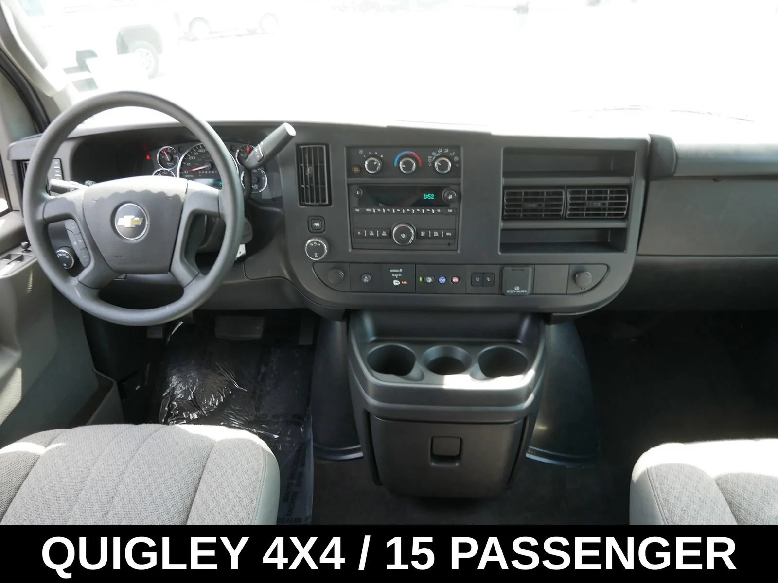 2024 Chevrolet Express Passenger LT - Photo 15