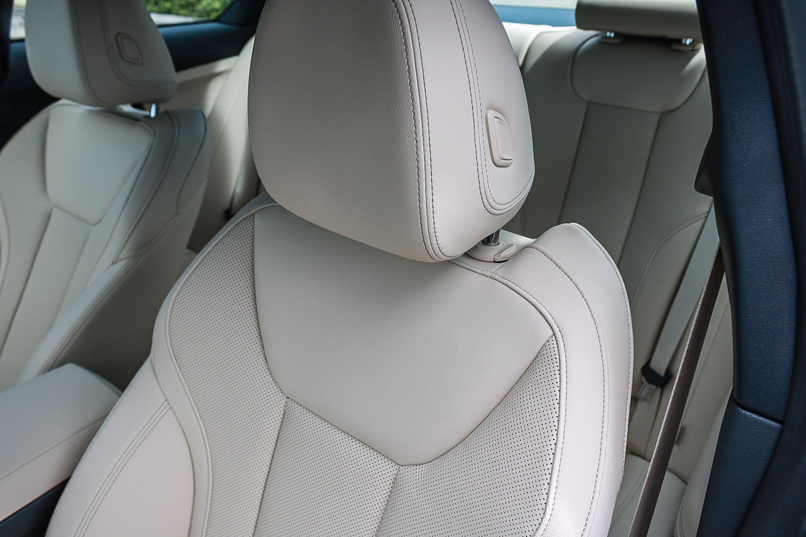 Used 2026 Alpine White BMW 230i image 26