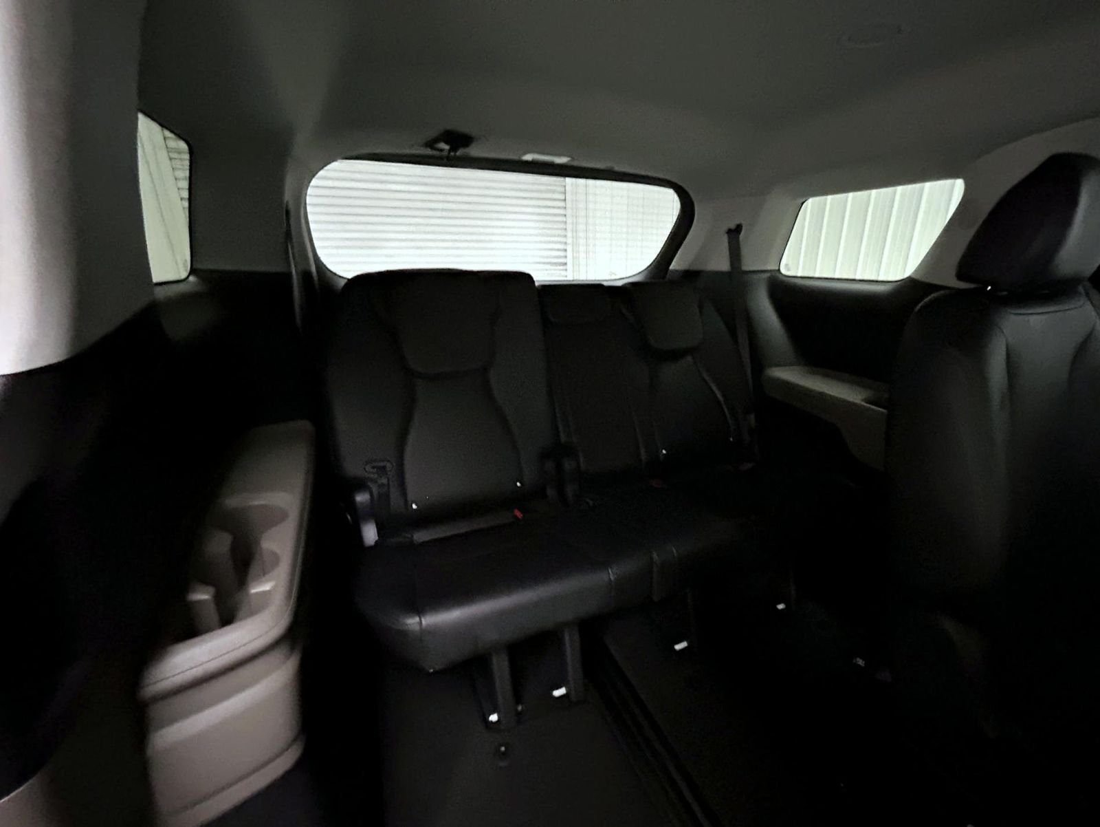 Used 2025 White Kia LXS image 18