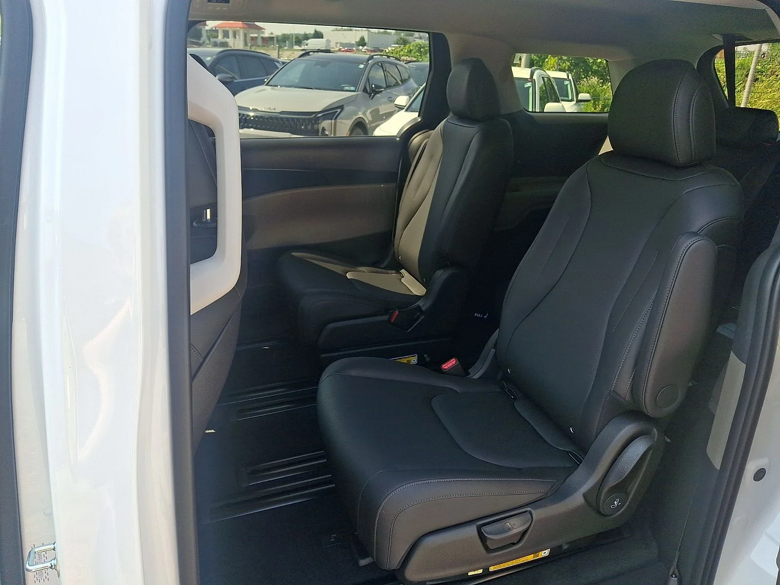 New 2027 White Kia LXS image 9