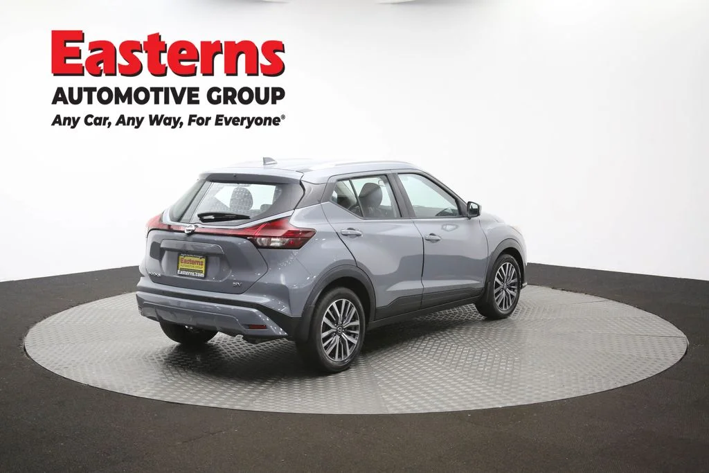 Used 2021 Gray Nissan SV image 40