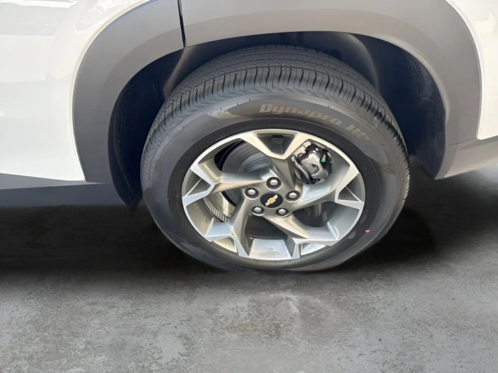 New 2026 Summit White Chevrolet LT image 30
