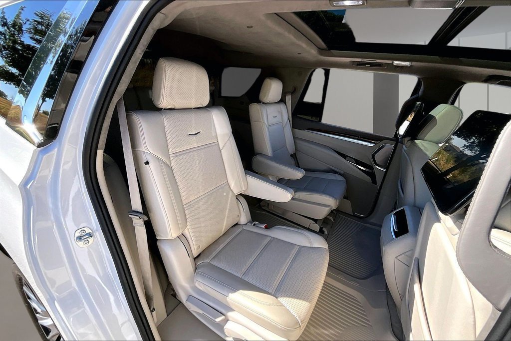 Certified Used 2025 Crystal White Tricoat Cadillac Premium Luxury Platinum image 29