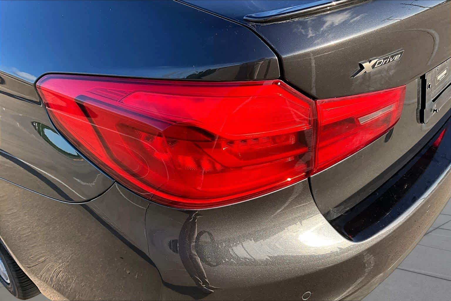 Used 2020 Dark Graphite Metallic BMW M550i xDrive image 28