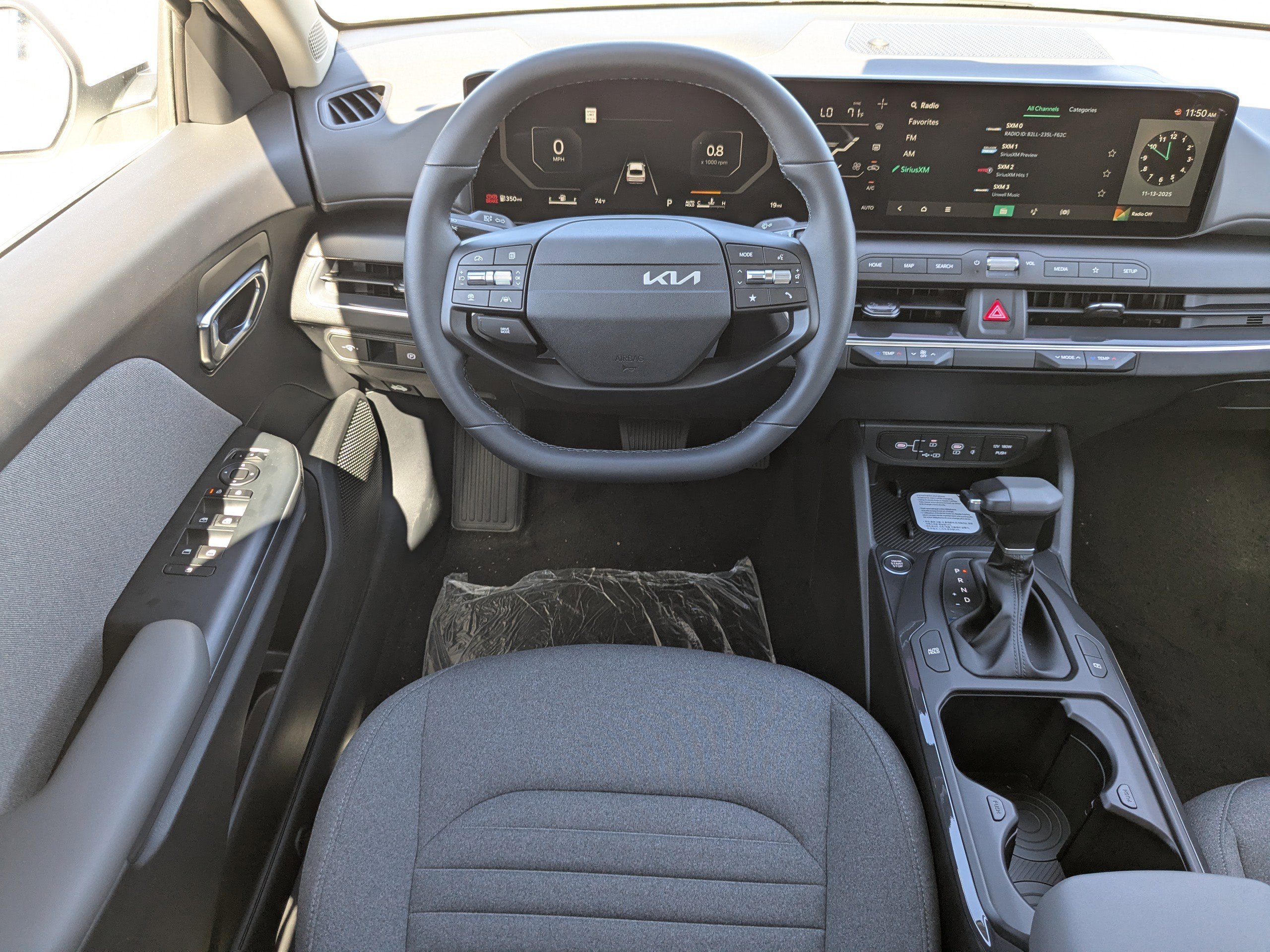 New 2025 Snow White Pearl Kia EX image 18