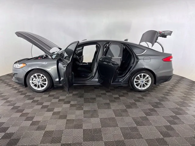 Used 2019 Gray Ford SE image 16