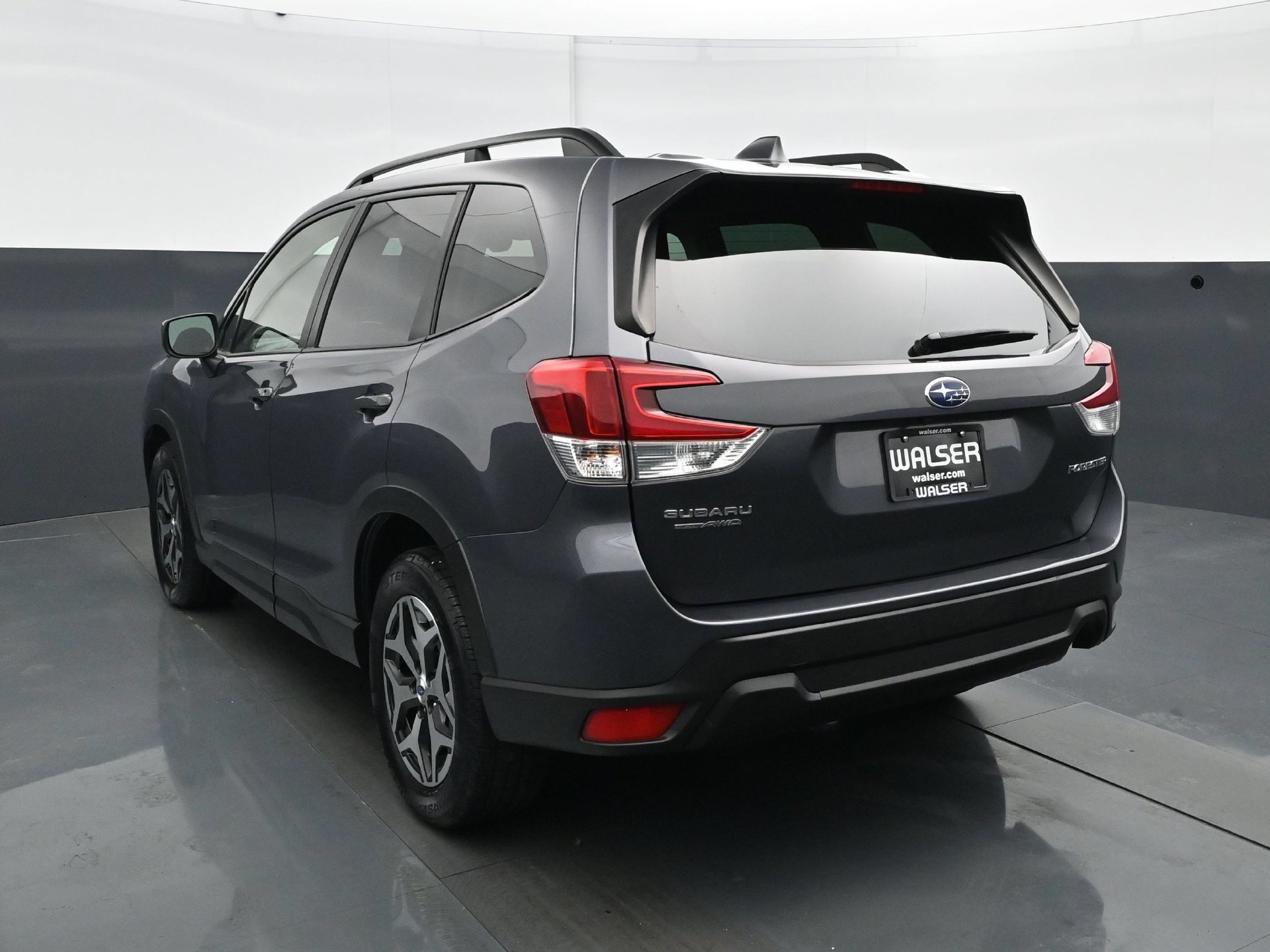 Used 2021 Magnetite Gray Metallic Subaru Premium image 5