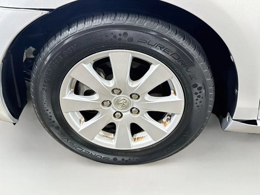 Used 2007 Silver Toyota XLE image 38