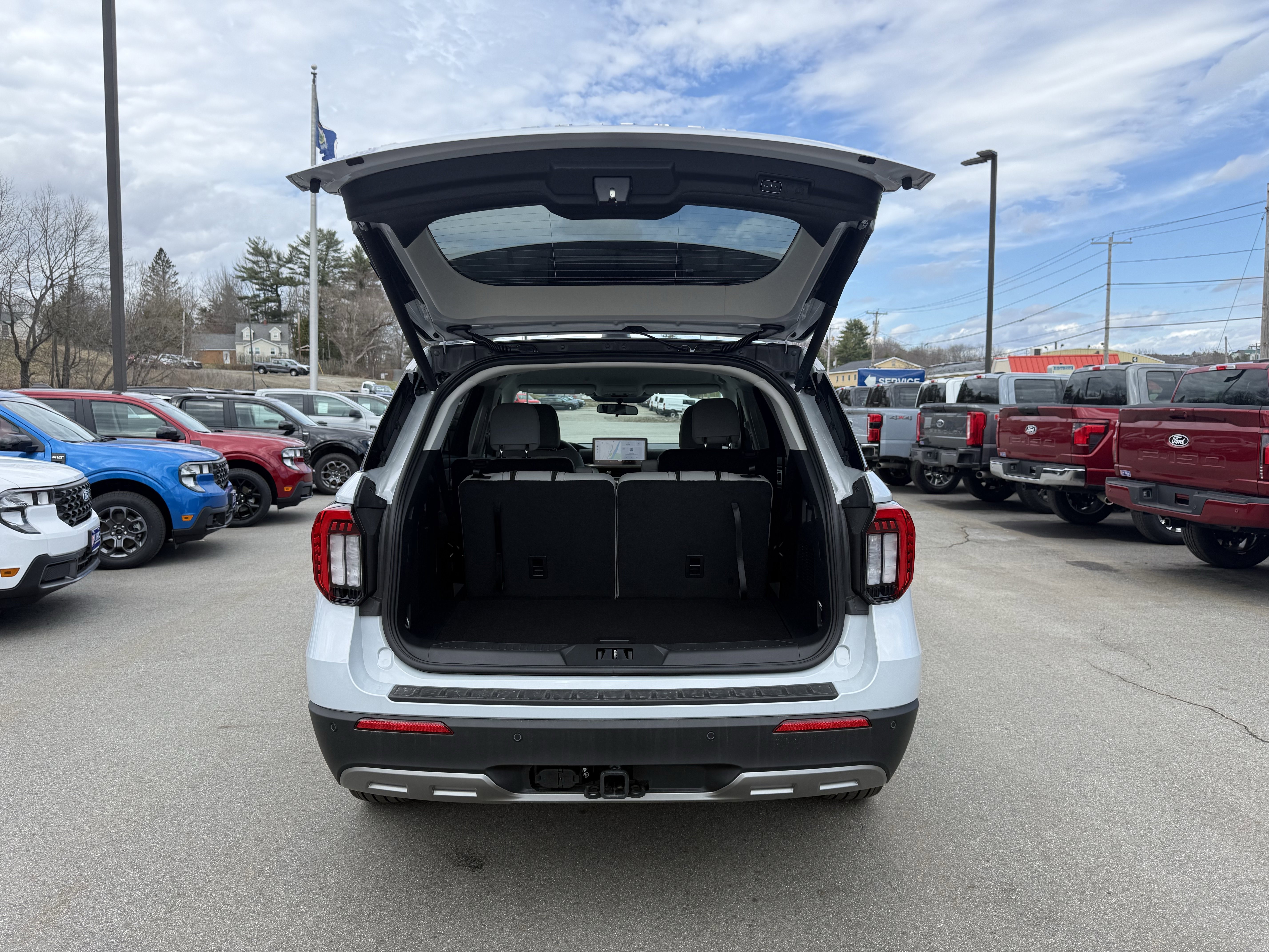 New 2026 Space White Metallic Ford Active image 9