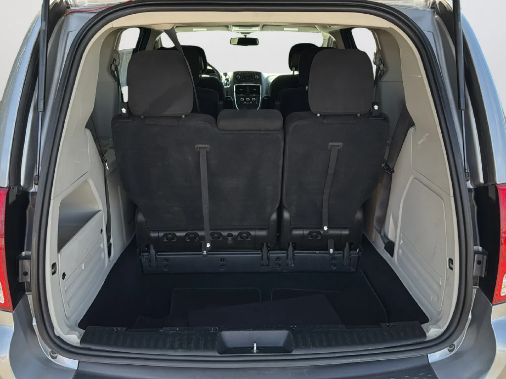 Used 2015 Silver Dodge SE image 26