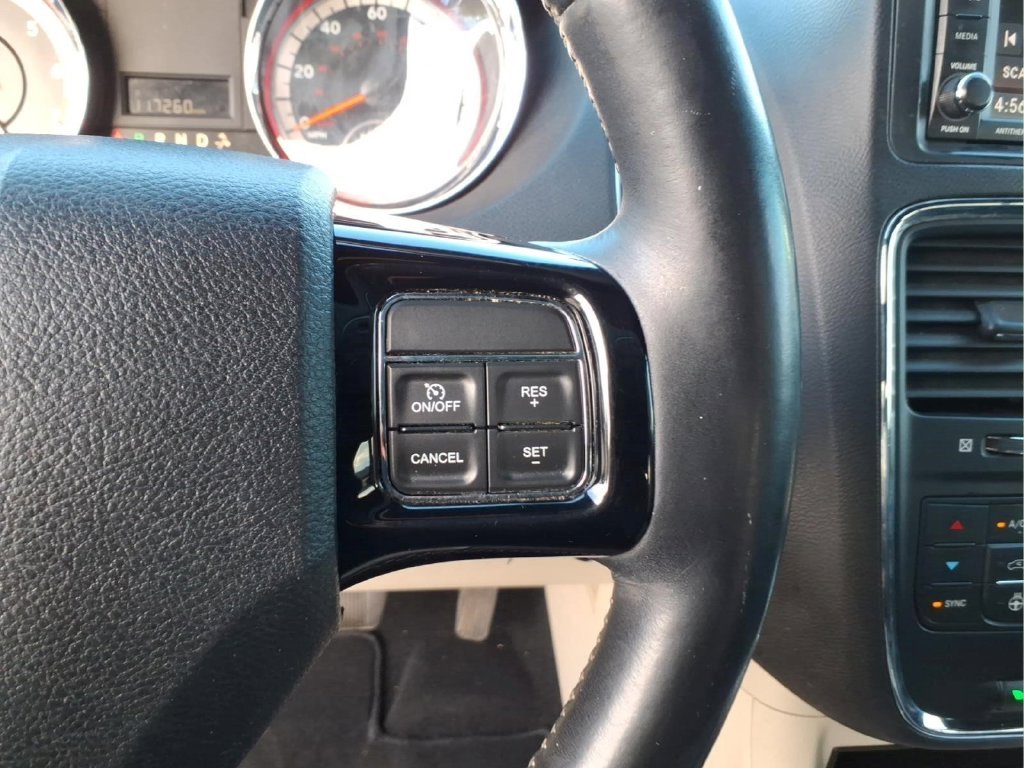 Used 2019 White Dodge SXT image 21