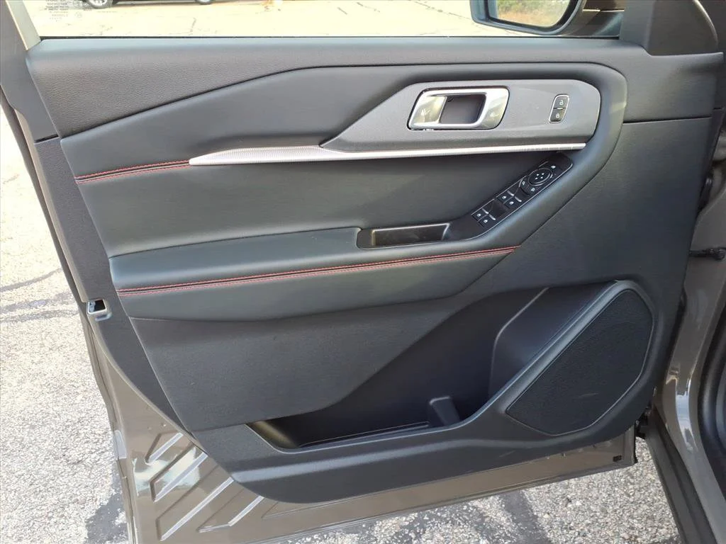2026 Ford Explorer ST-LINE - Photo 17