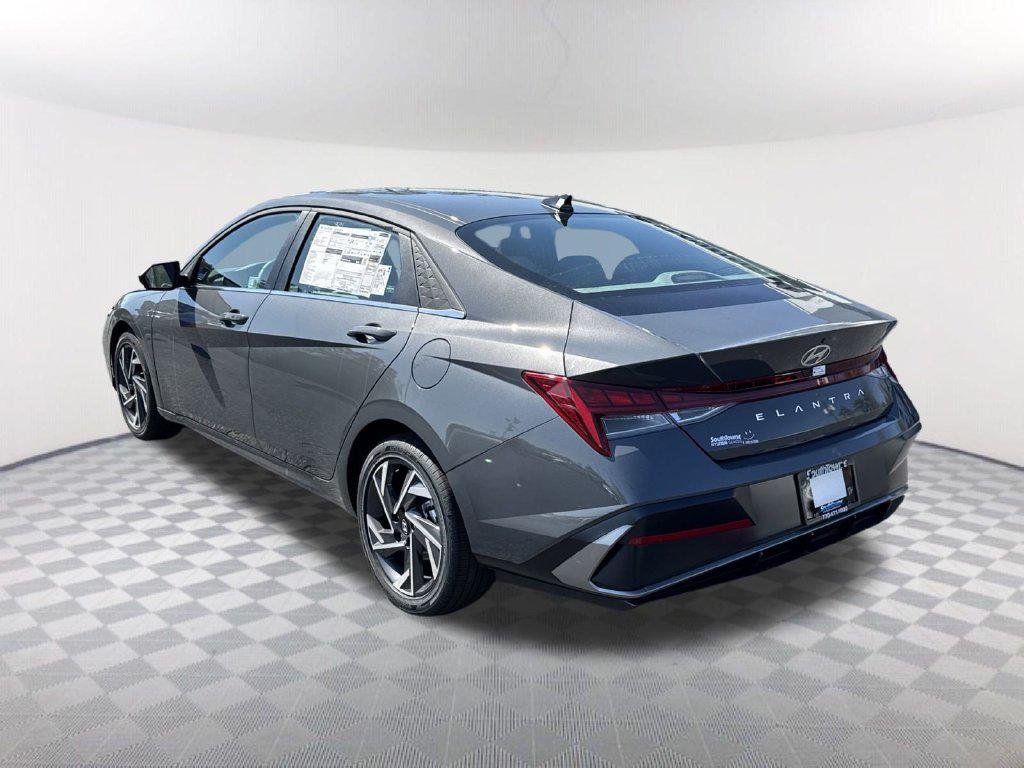 New 2025 Gray Hyundai SEL Convenience image 7