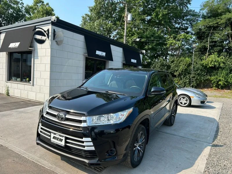 Used 2018 Black Toyota LE Sport Utility 4D image 57