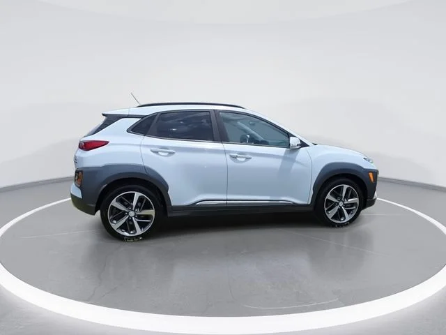 Used 2018 White Hyundai Limited image 9