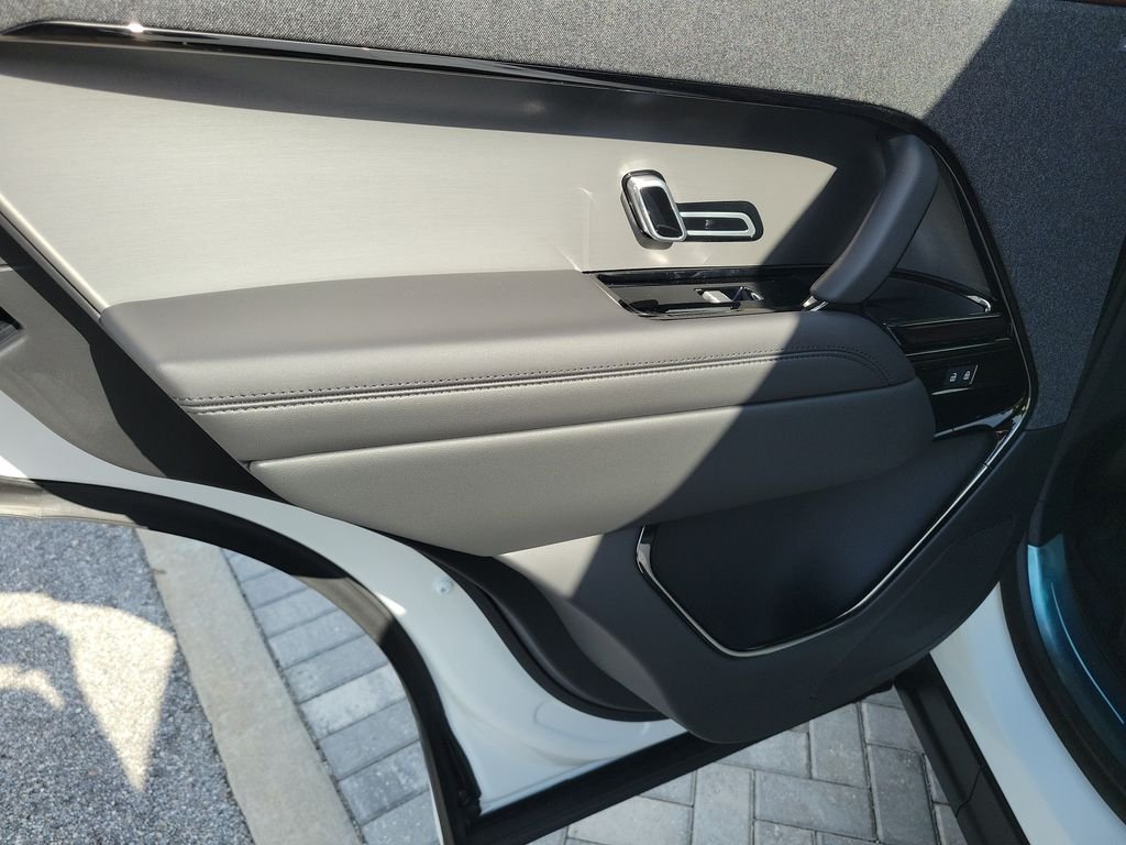 New 2026 Fuji White LAND ROVER Dynamic SE image 22