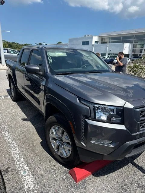 Used 2023 Gray Nissan SV image 3