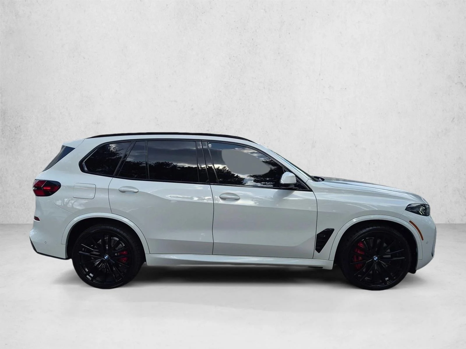 Used 2024 Alpine White BMW xDrive50e image 4