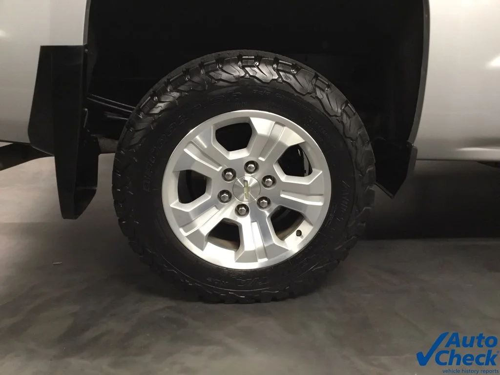 Used 2018 Silver Chevrolet LT image 24