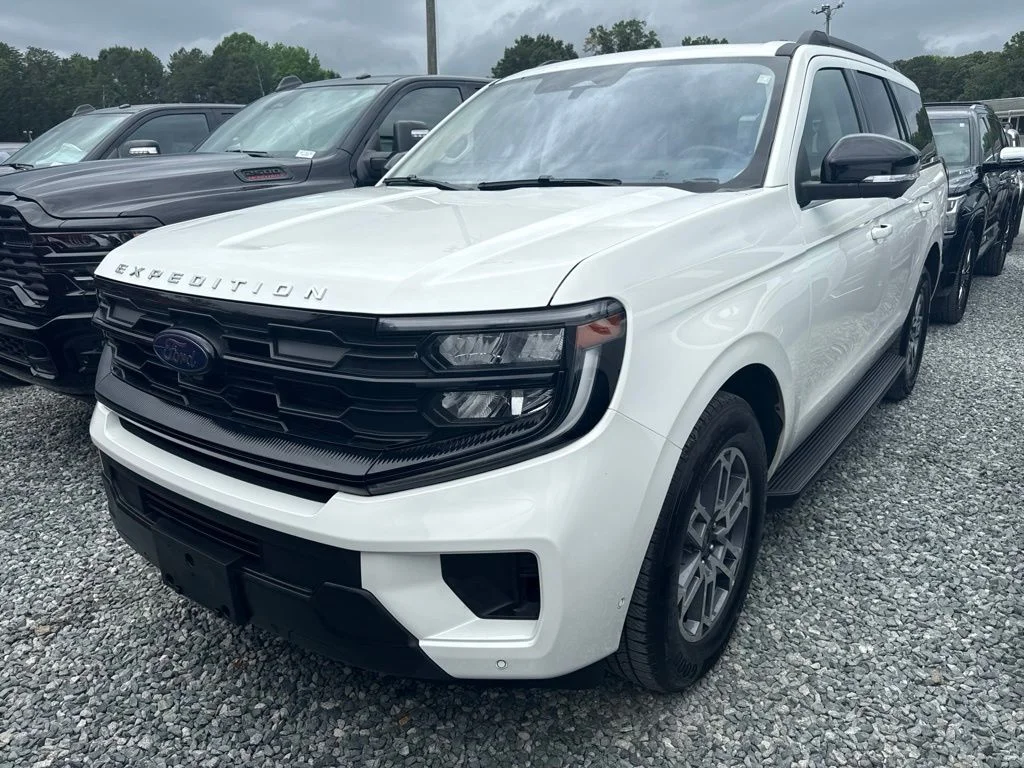Used 2025 White Ford Active image 1