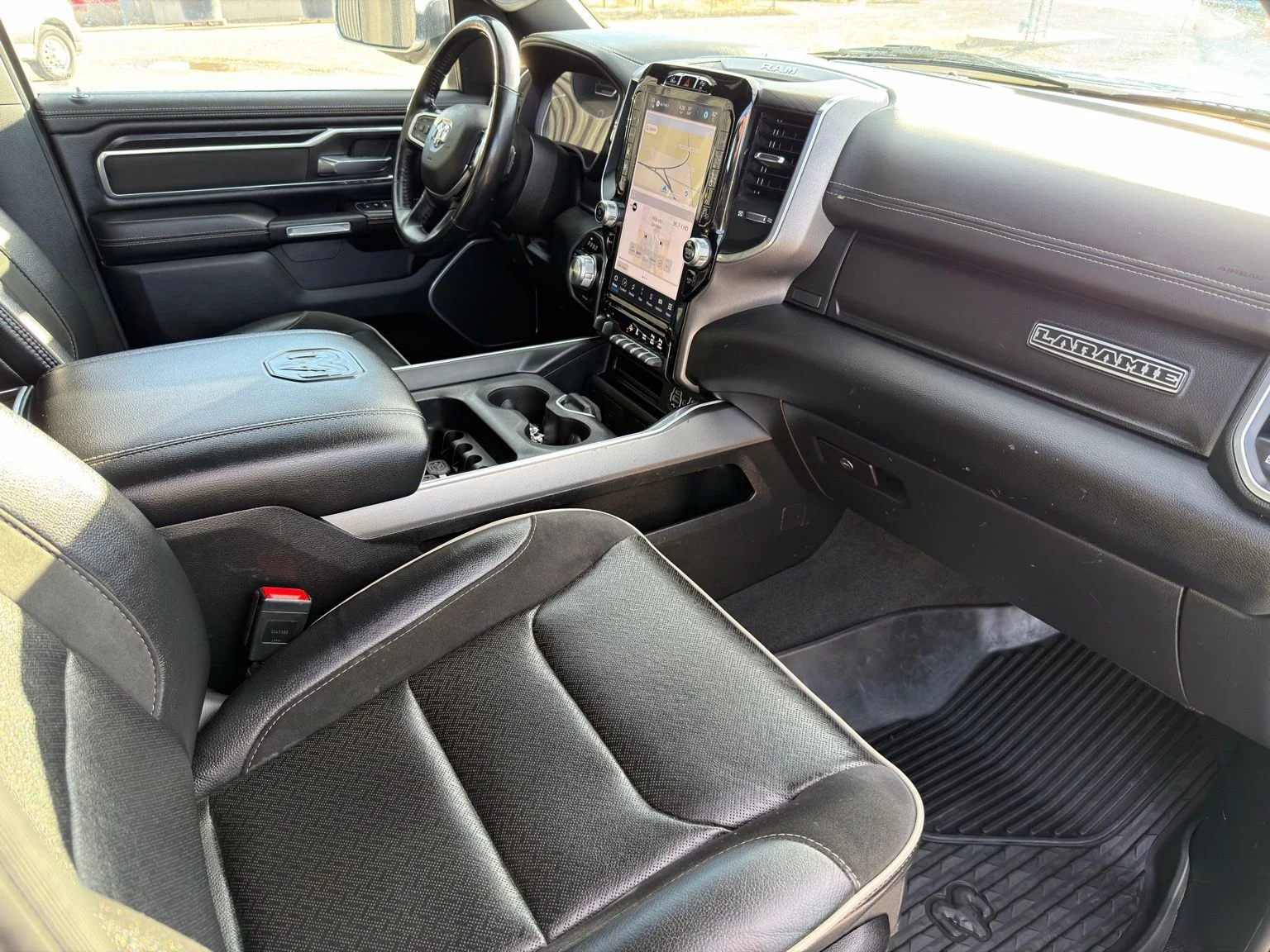 Used 2023 White Ram Laramie image 39