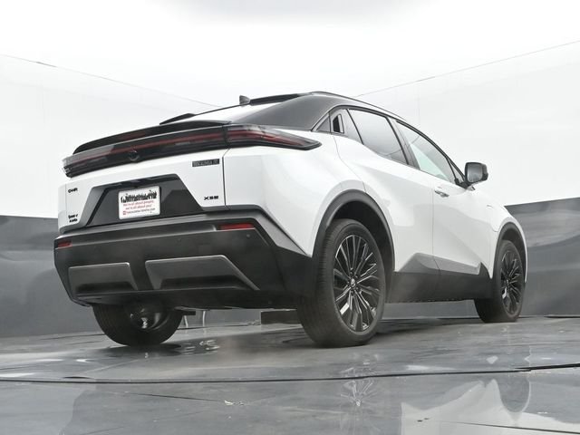 New 2026 Wind Chill Pearl/Black Toyota XSE image 26
