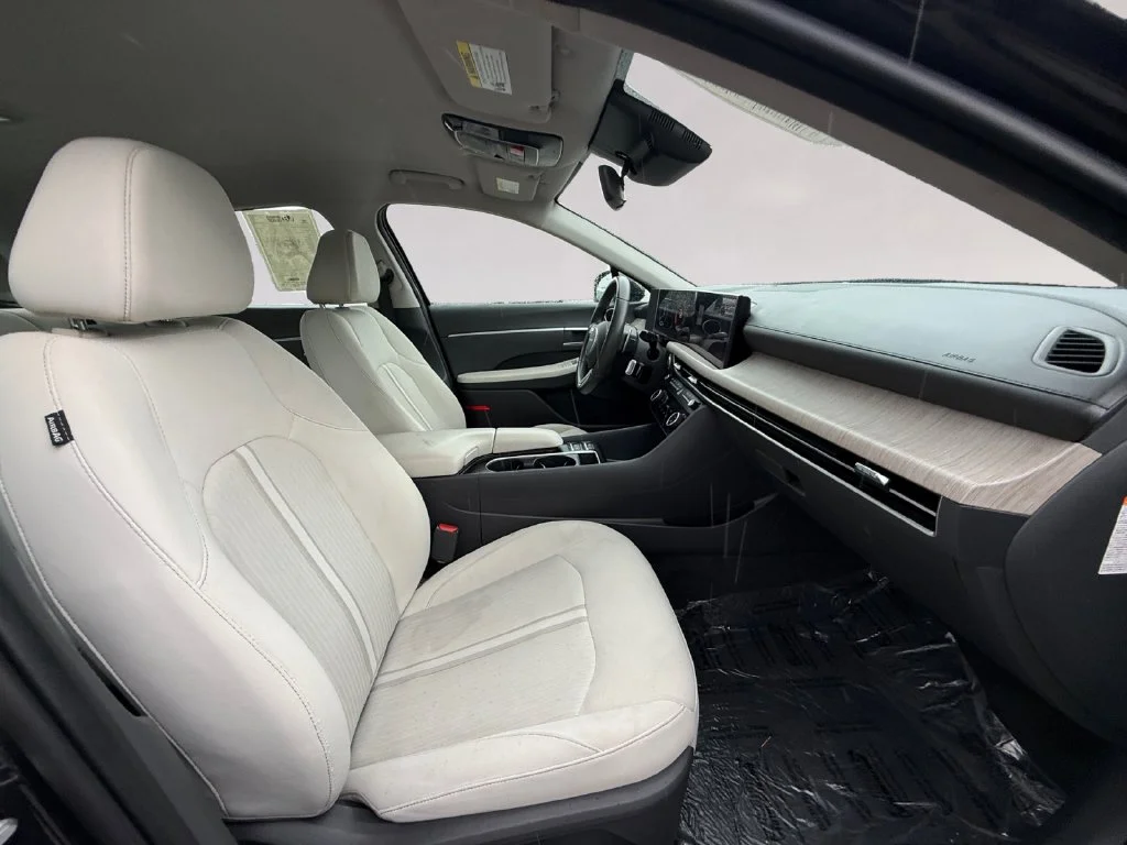 2025 Hyundai Sonata Hybrid SEL - Photo 17