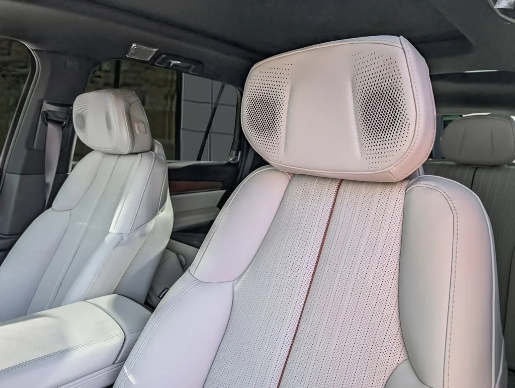 2026 Cadillac VISTIQ Sport - Photo 9