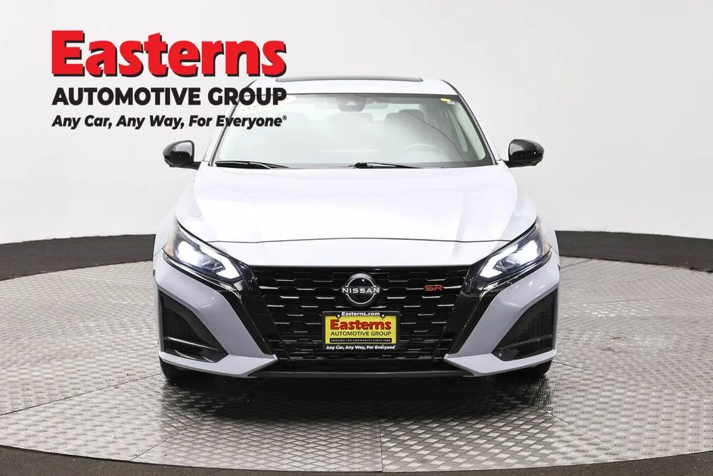 Used 2023 Gray Nissan 2.0 SR image 2