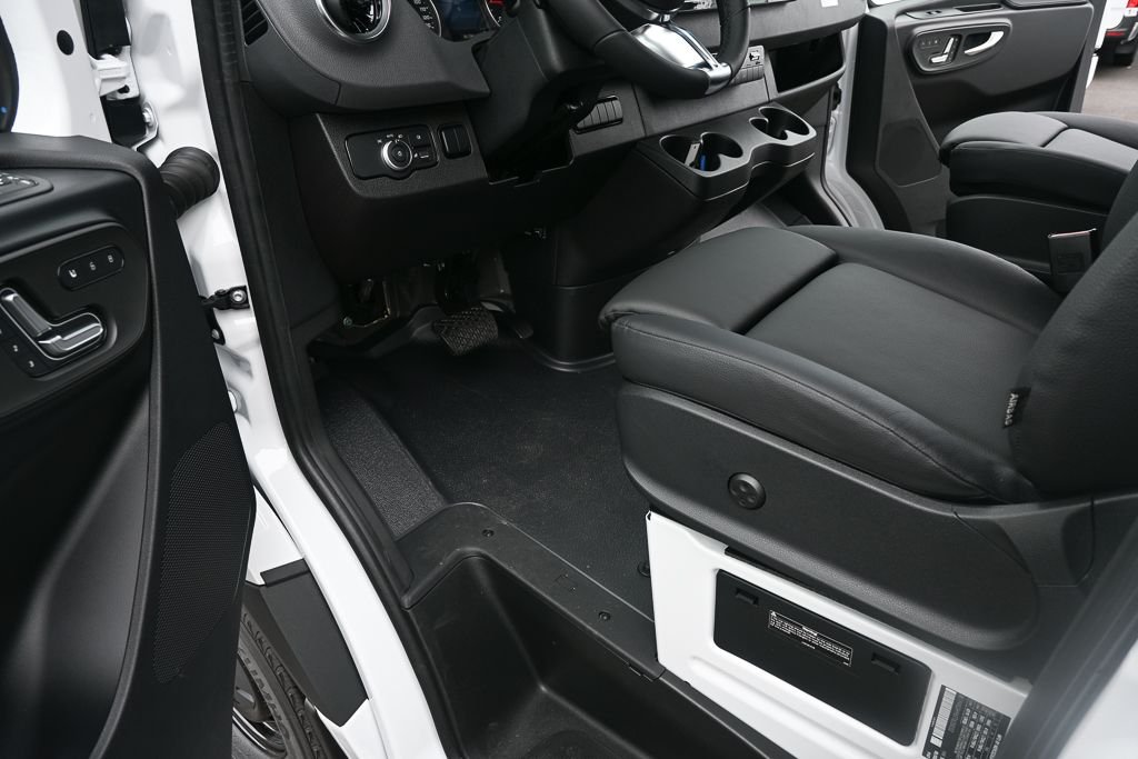 New 2026 Arctic White Mercedes-Benz Cargo 170 WB image 7