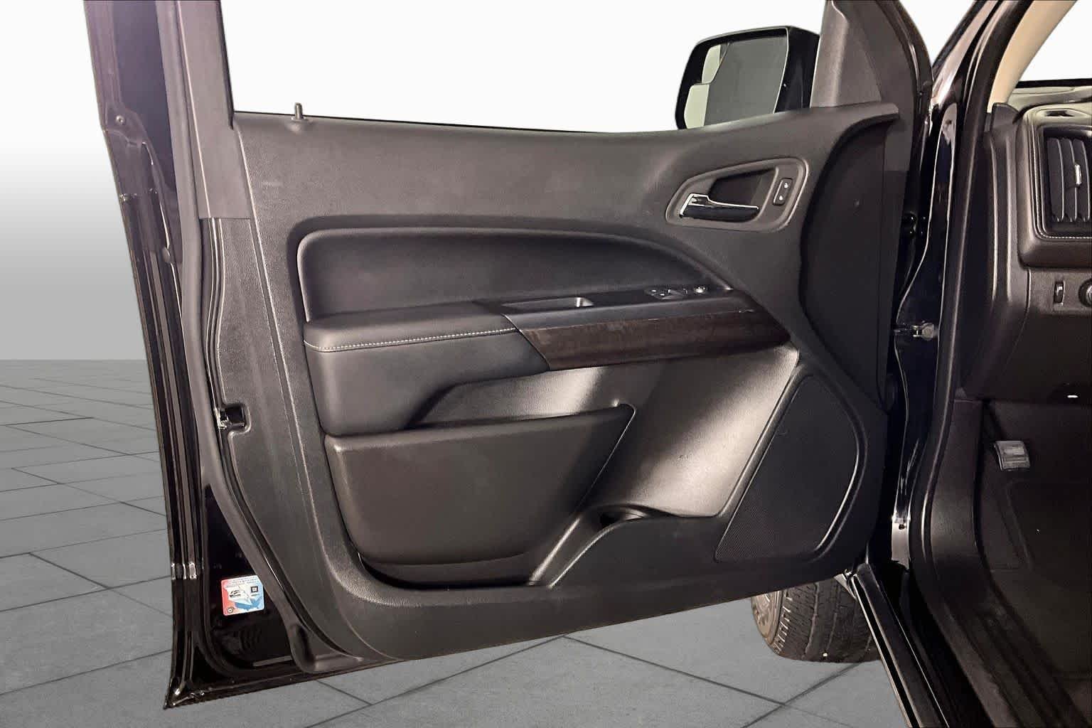 Used 2022 Onyx Black GMC 2WD Elevation image 21