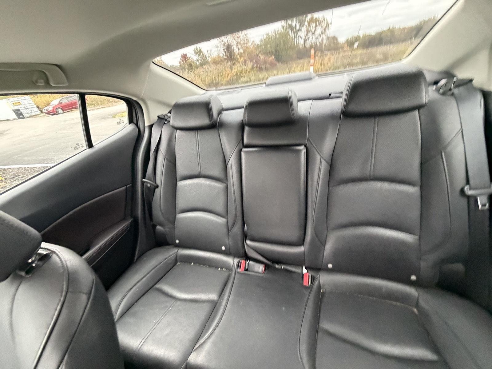 Used 2018 Machine Gray Metallic Mazda Grand Touring image 23