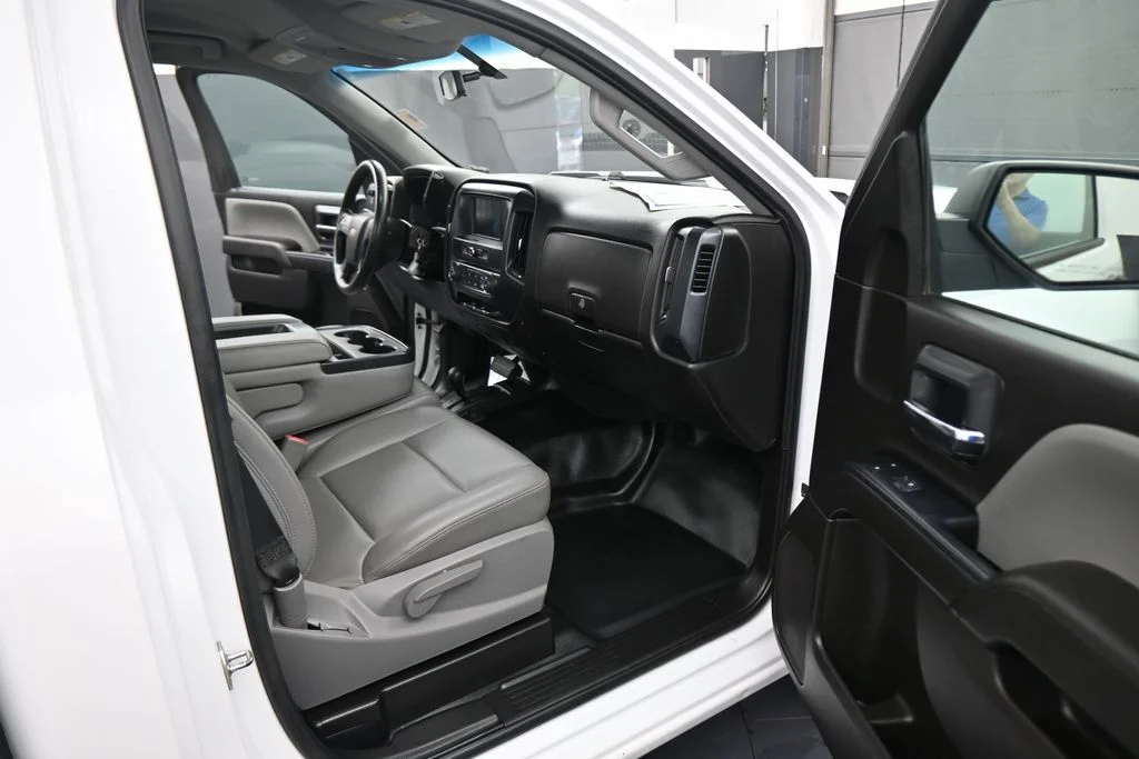 Used 2018 White Chevrolet WT image 40