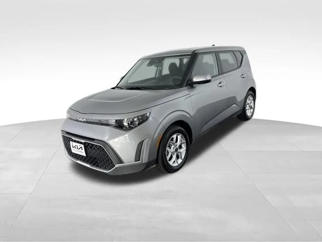 Used 2025  Kia LX image 5