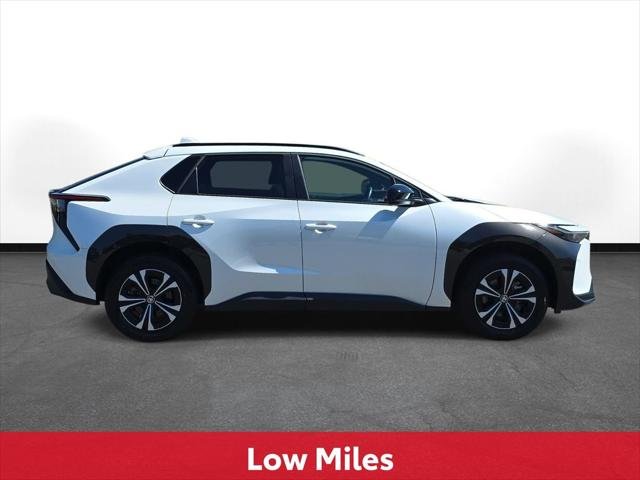 Certified Used 2024 WIND CHILL PEARL Toyota XLE image 5