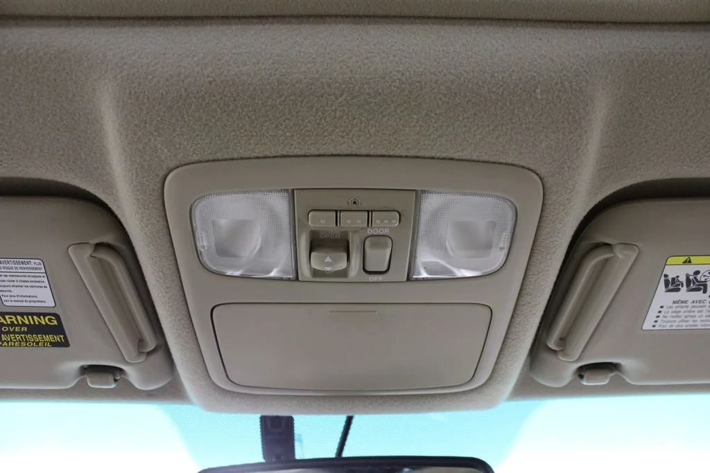 Used 2007 White Toyota V6 image 23