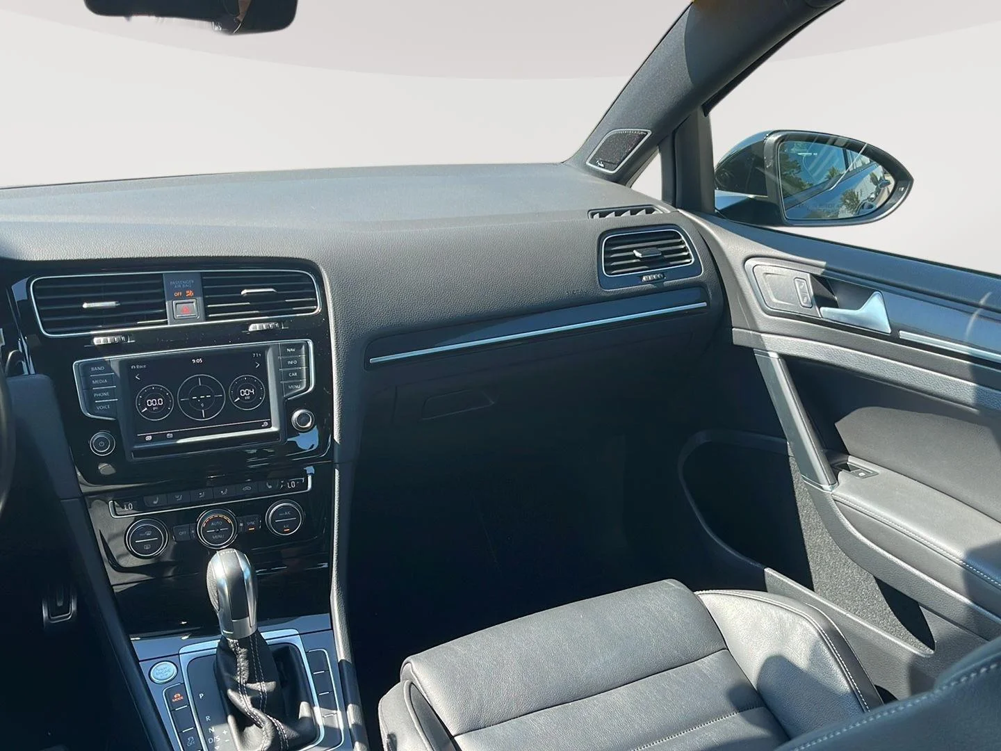 Used 2017  Volkswagen 4MOTION image 15