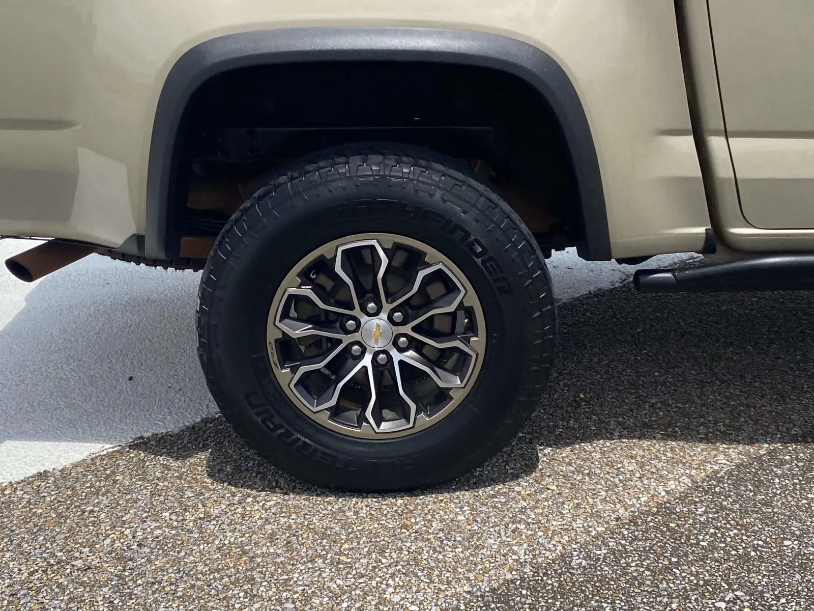Used 2022 Beige Chevrolet ZR2 image 9