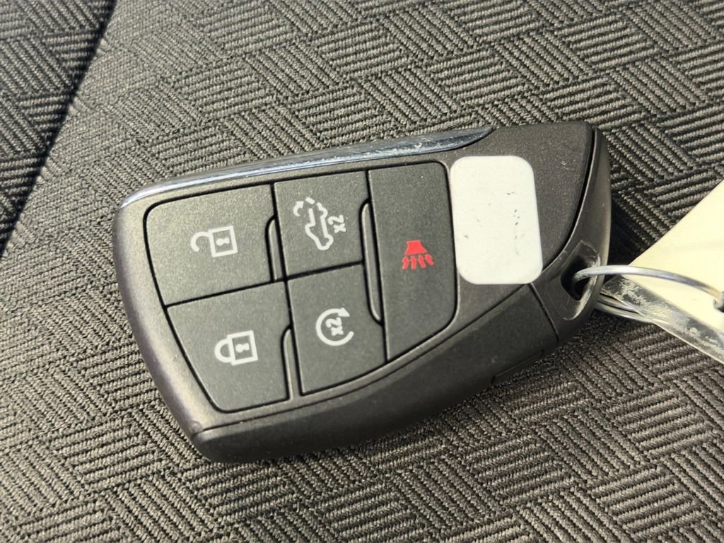 Used 2024 White Chevrolet Custom image 33