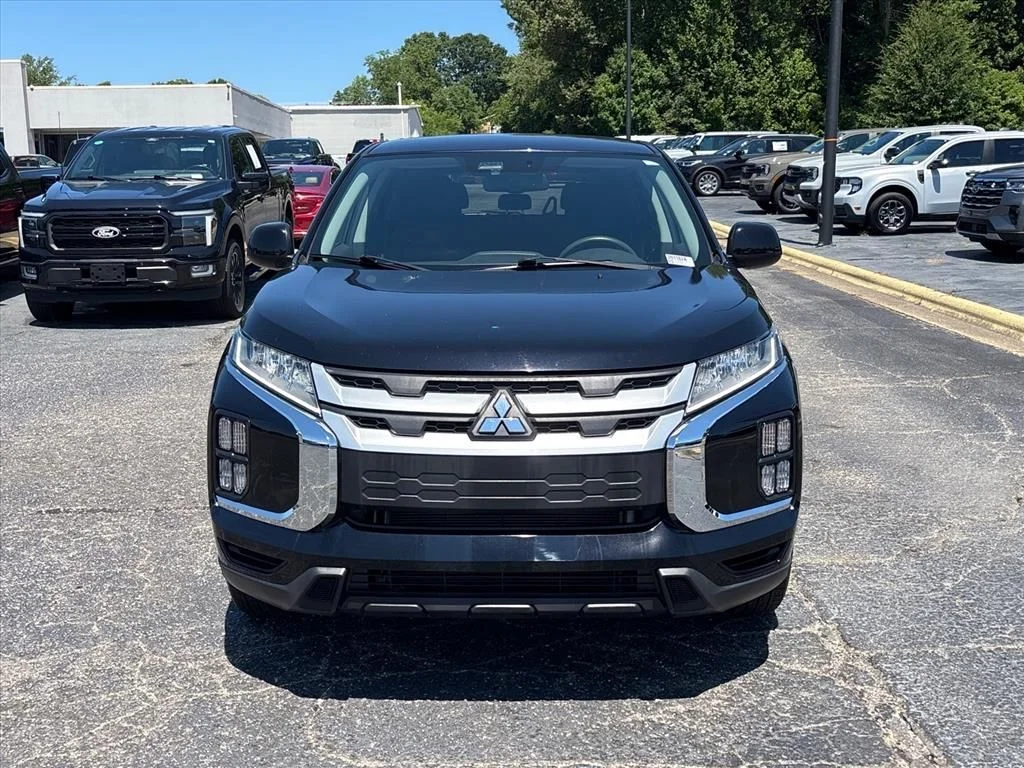 Used 2023 Black Mitsubishi 2.0 ES image 2