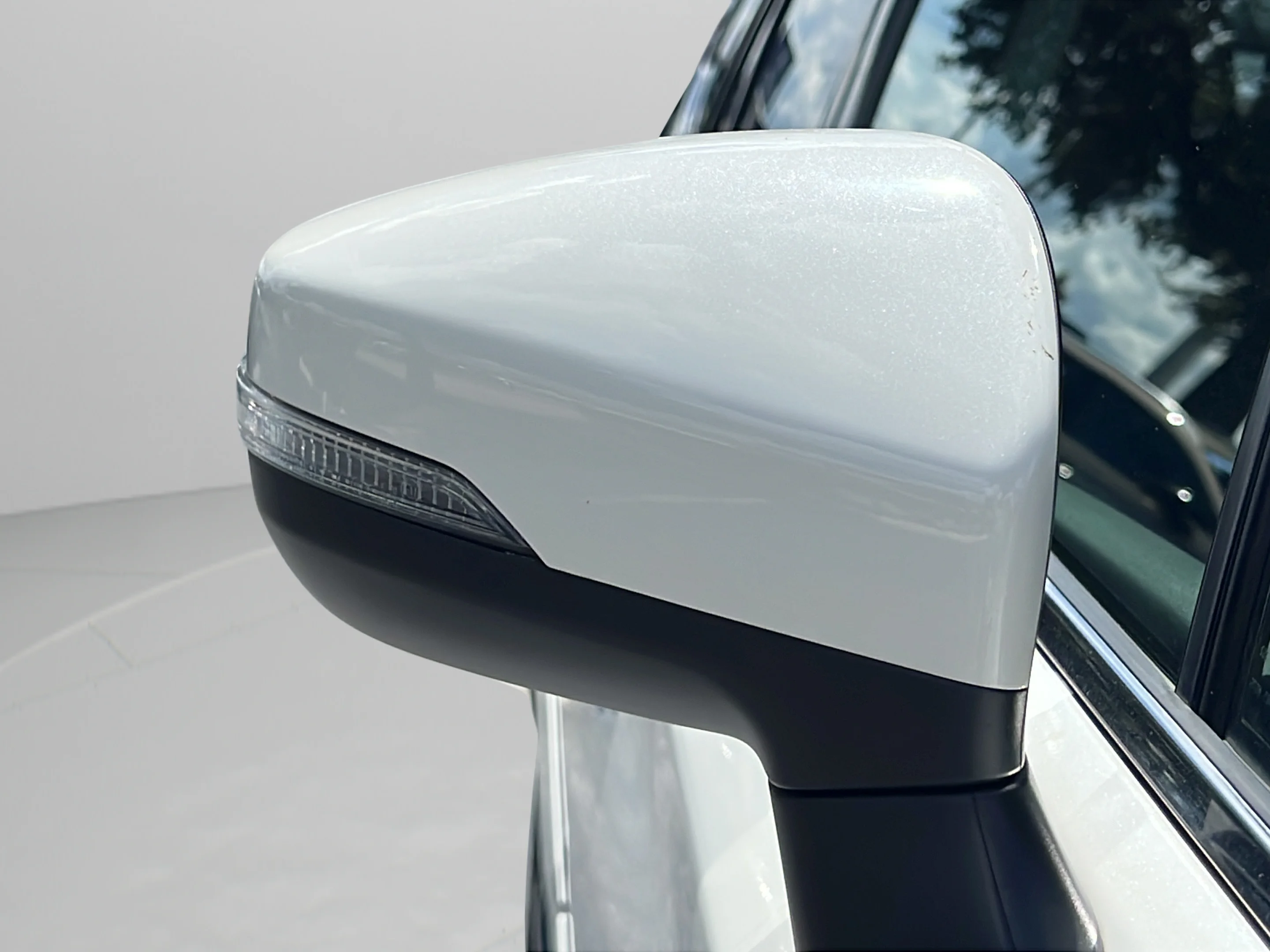 Used 2019 Crystal White Pearl Subaru Limited image 27