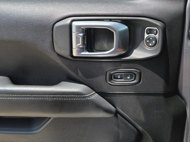 Certified Used 2020 Silver Jeep Overland image 24