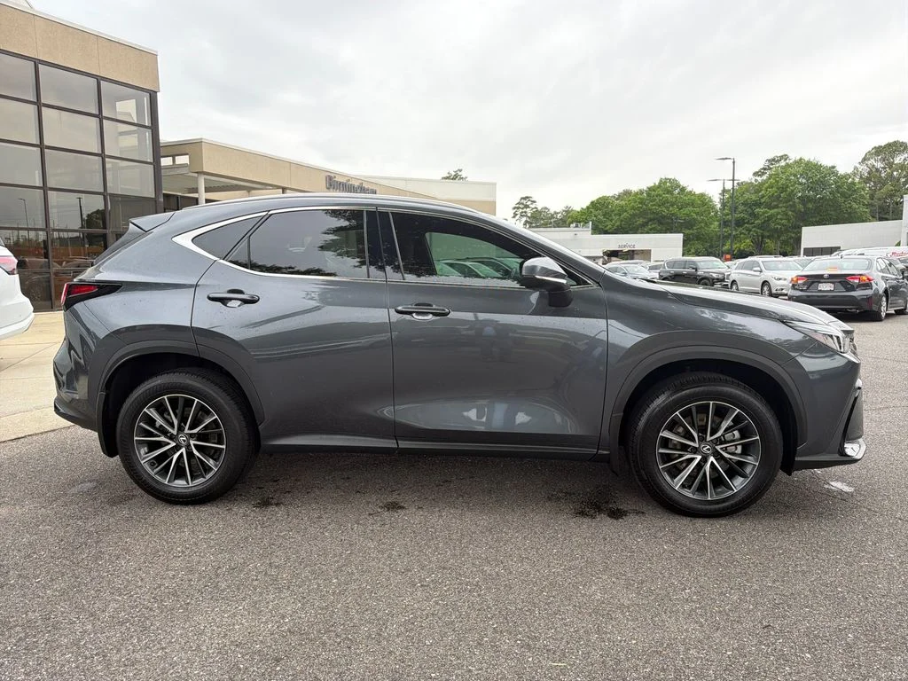 2025 Lexus NX 250 - Photo 13